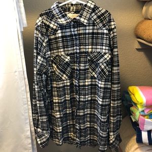 CI SONO Women’s Black & White Flannel Button Down